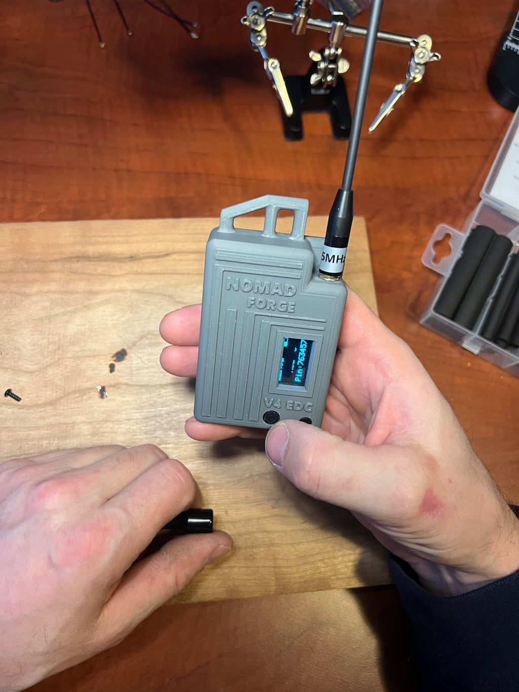 EDC Meshtastic Node (Heltec V4) – 18650 Ready, GPS-Ready